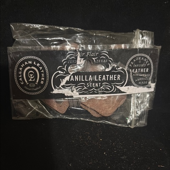 Callahan’s leather vanilla, leather, scented Air Flair - Picture 2 of 2